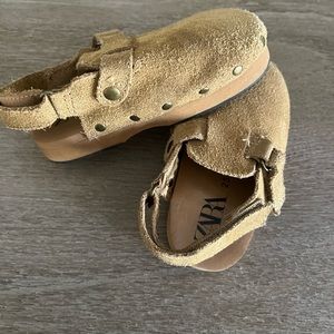 Zara clog sandals. Excellent condition- worn once. Size 23